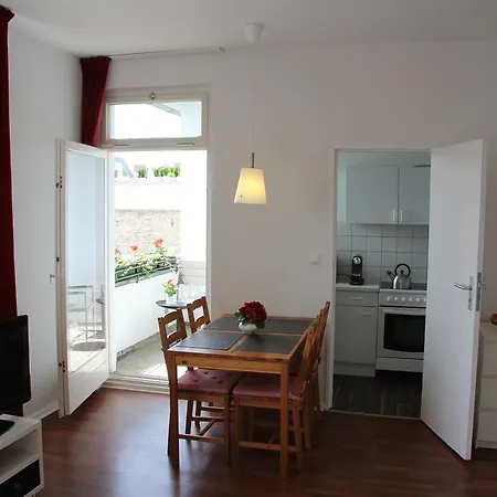 Nollendorf Apartman *